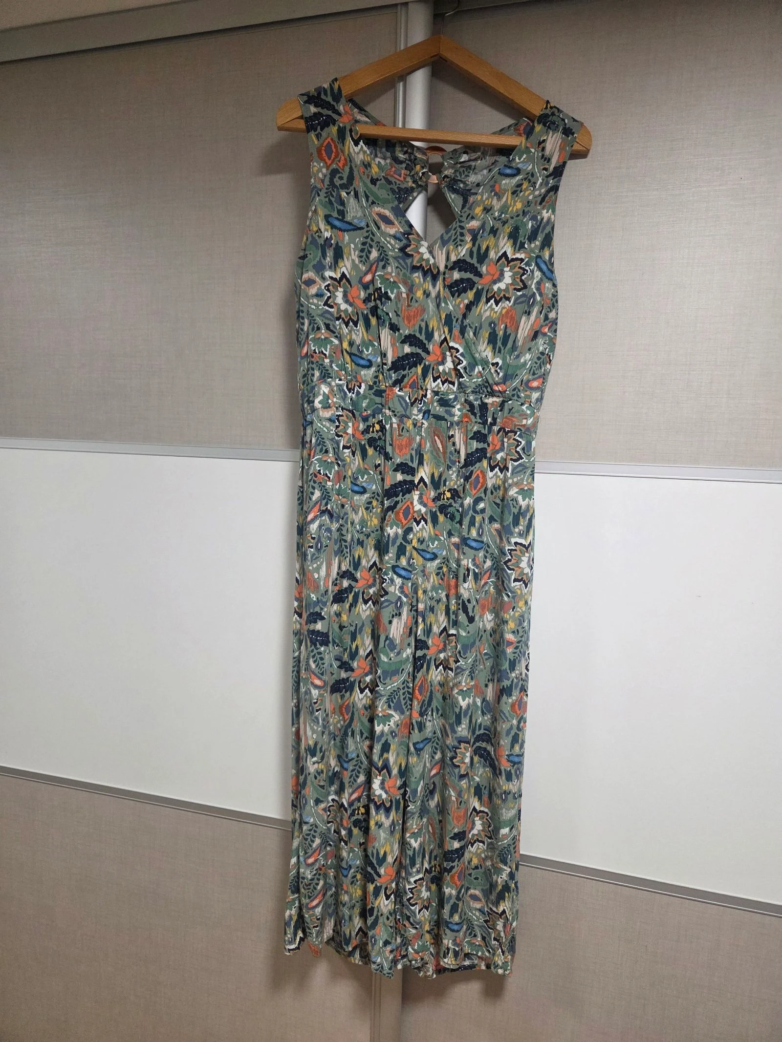 Combinado fluido impreso verde en viscosa – Espalda semidesnuda – Talla M – photo 5